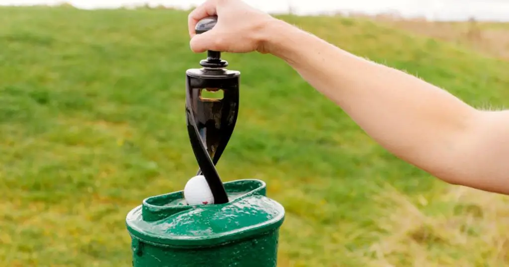 Green golf ball washer